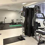 Meos 2 -Zentrum-Hofblick-Gym-Netflix